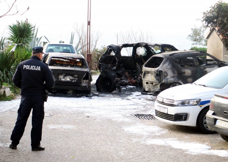 Požar na tri automobila u Splitu je podmetnut