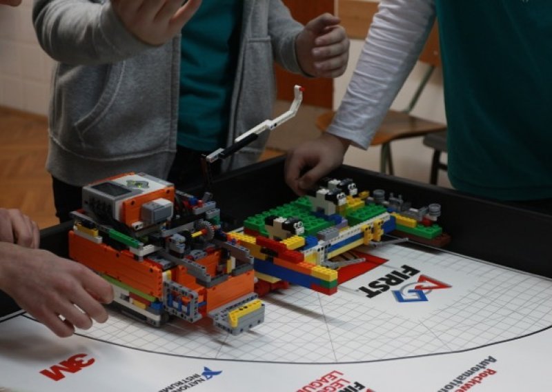 Tri hrvatska Lego robota putuju u Sloveniju na regionalno natjecanje