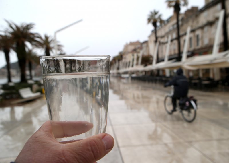 Kiša pala, voda u Splitu se zamutila