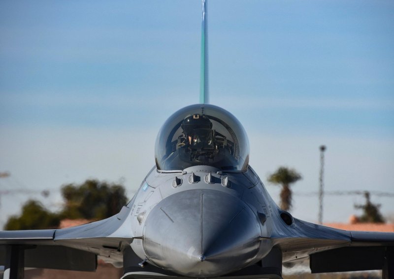 Prvi puta dva američka aviona F-16 sletjela na Pleso