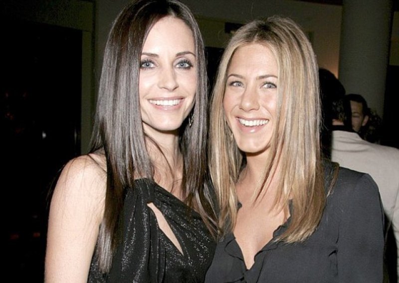 Bez velike pompe: Jennifer Aniston proslavila 49. rođendan uz najbolje prijateljice