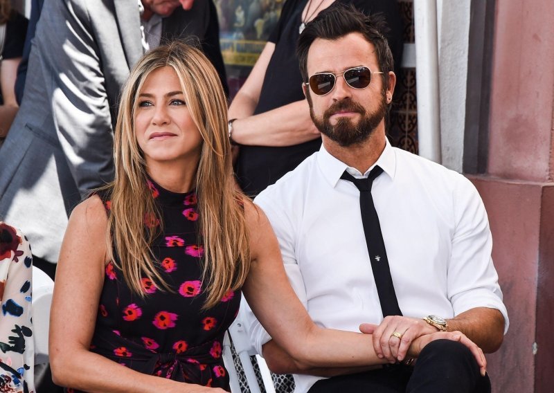 Gotovo je: Jennifer Aniston objavila da se razvodi nakon dvije i pol godine braka