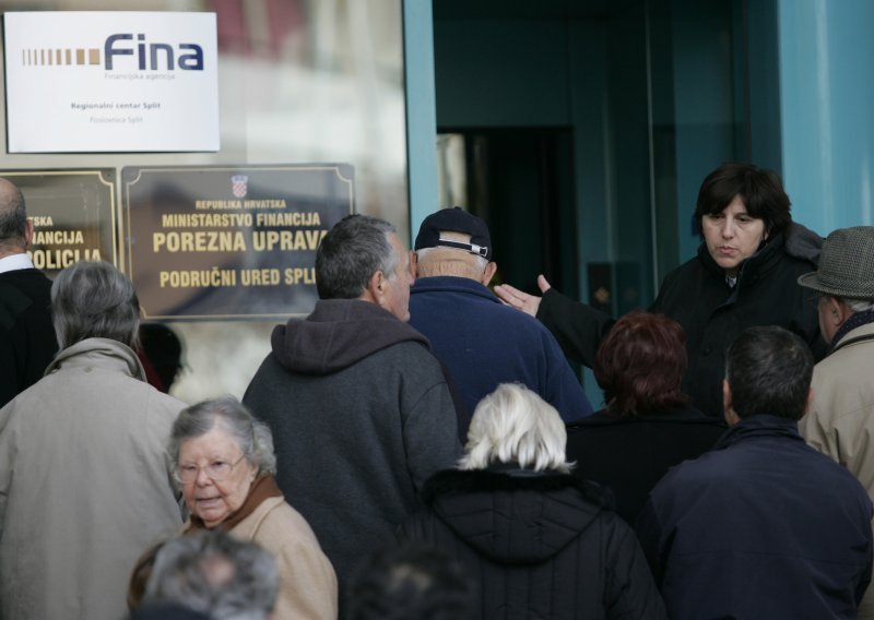 Fina blokirala račune 162.000 građana