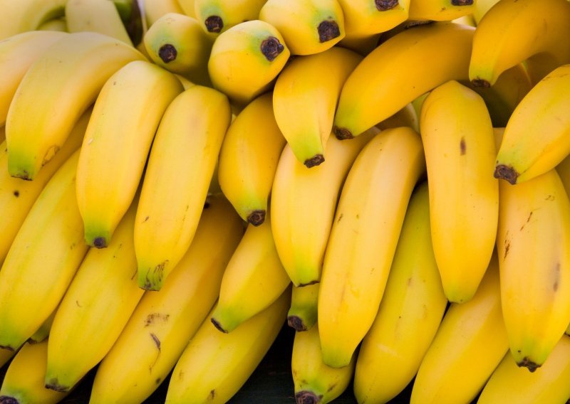 Prodavačica u trgovačkom centru u Pločama među bananama pronašla oko 18 kilograma kokaina
