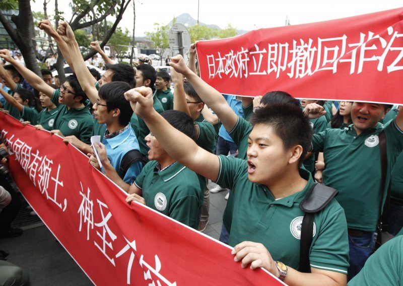 Kina riskira 'nasilnu revoluciju'