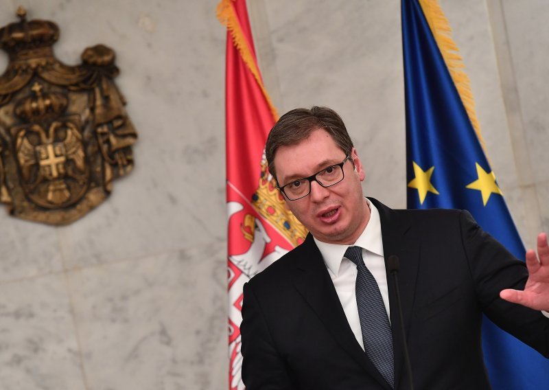 Vučić se večeras obraća javnosti, rastu tenzije na relaciji s Prištinom
