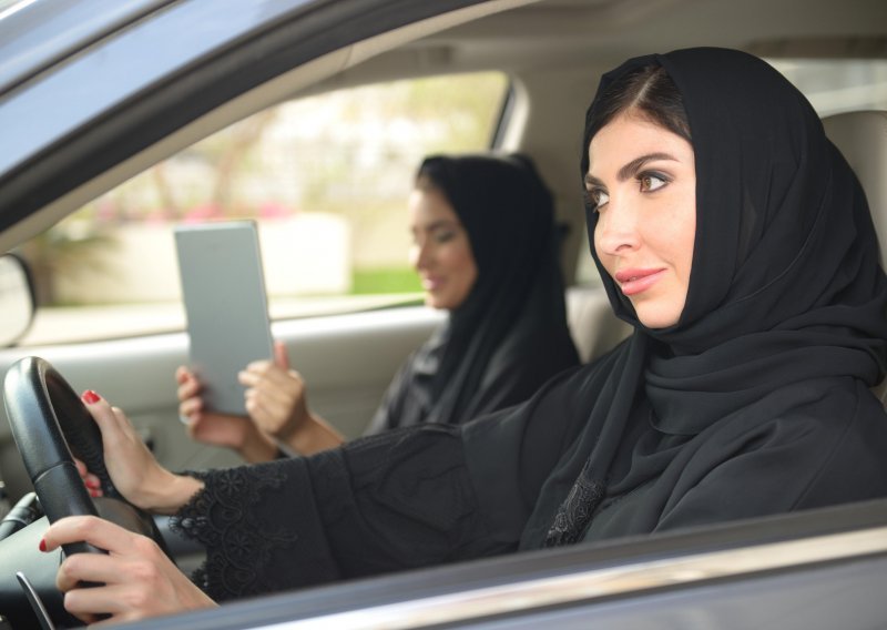 Saudijkama dozvoljeno voziti i odlaziti na stadione, a temeljna prava su još uvijek tabu tema