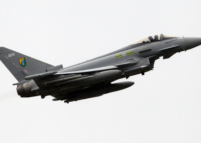 Britanski parlamentarci protiv zračnih udara u Siriji