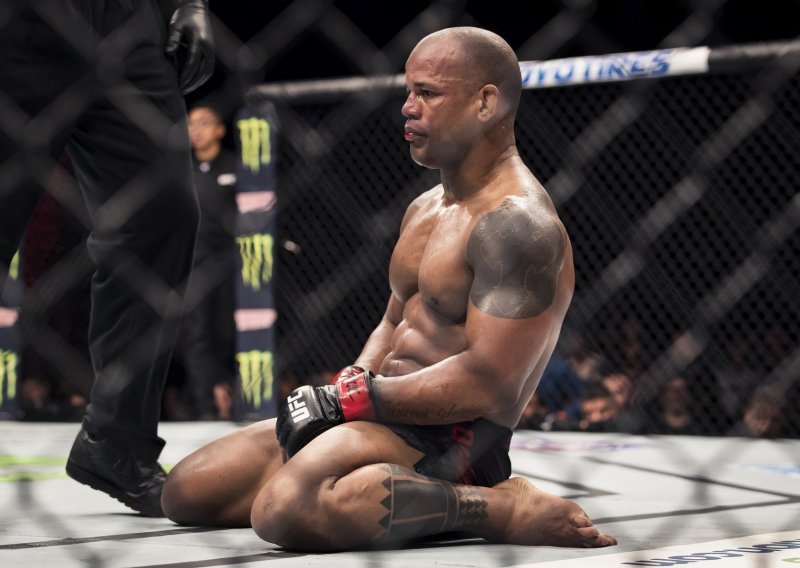 'Kubanski monstrum' diskvalificiran na spektaklu UFC-a; borba okončana na kontroverzan način