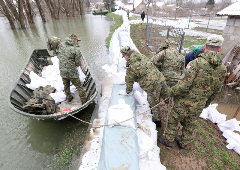 Pogledajte kako vojska i mještani vode bitku s rijekama u Jasenovcu