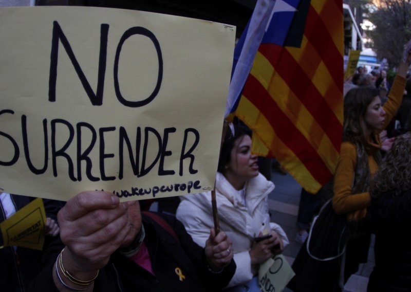 U Kataloniji blokirane prometnice, Puigdemont pritvoren do daljnjeg