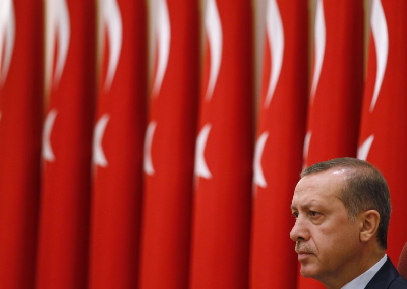 Erdogan prijeti Parizu 'teškim posljedicama'