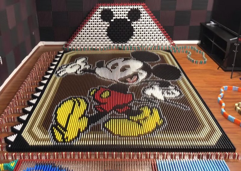 'Kralj domina' složio Mickeyja Mousea od 25.751 pločica