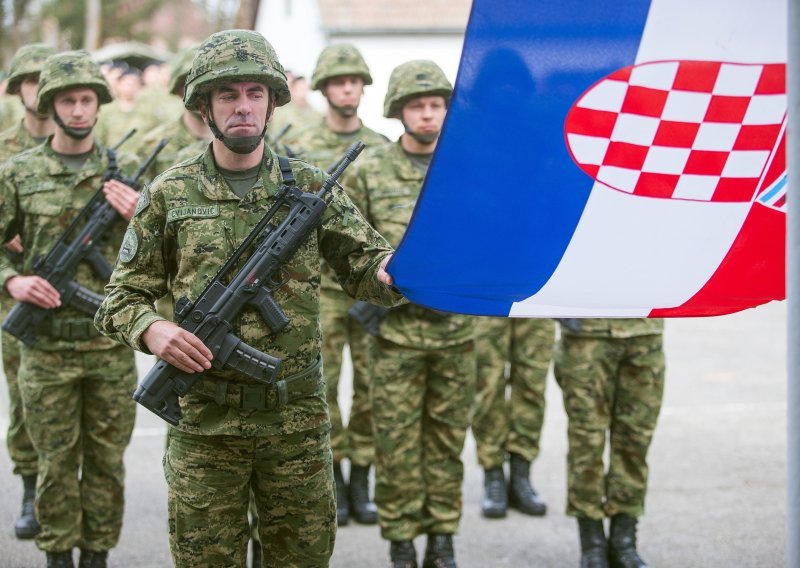Pogledajte ispraćaj hrvatskih vojnika u misiju NATO-a u Poljskoj