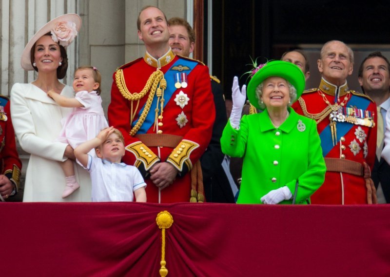 Iznenadit će vas to koliko se Britancima isplati imati kraljevsku obitelj i koliko ona vrijedi