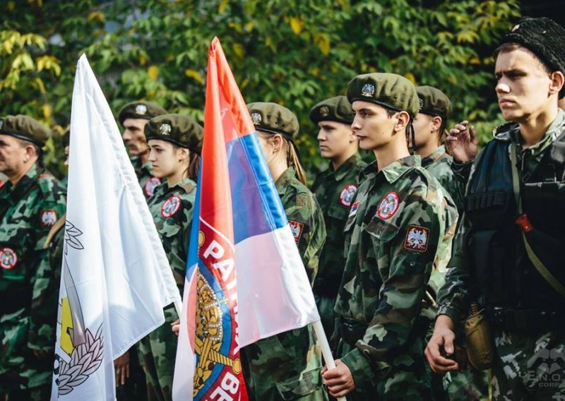 [VIDEO] Tinejdžeri iz Srbije pohrlili u ruski ultranacionalistički kamp na snajpersku obuku