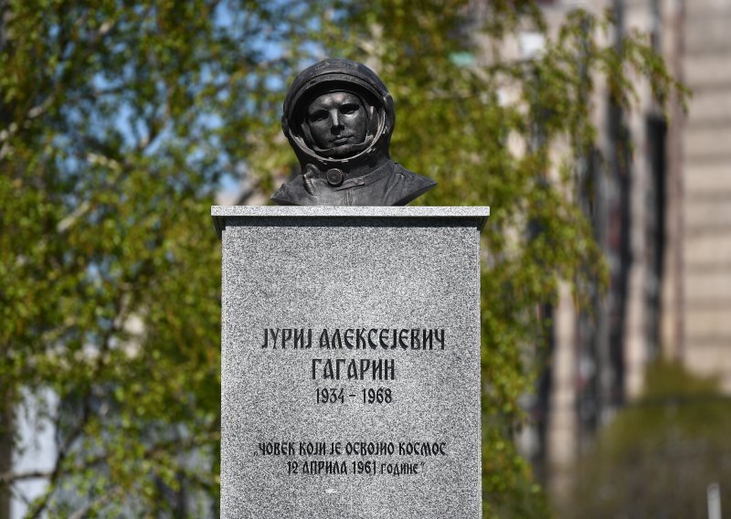 Beograd na nogama zbog nakaradnog spomenika Juriju Gagarinu