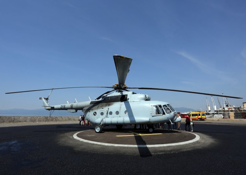 U vojnom helikopteru na hitnom letu s otoka Raba rođena djevojčica
