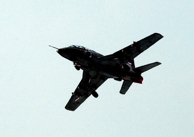 Nedaleko od Beograda srušio se srpski vojni avion, jedan pilot poginuo