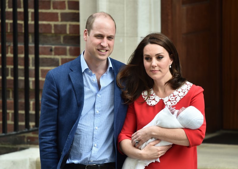 Kate Middleton i princ William svijetu pokazali novorođenog sina