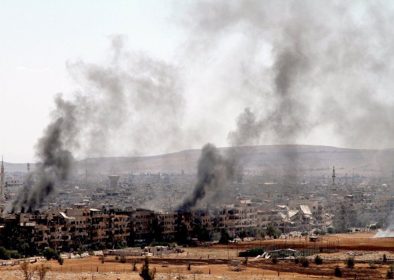 U eksploziji autobombe na zapadu Sirije poginulo najmanje 14 ljudi