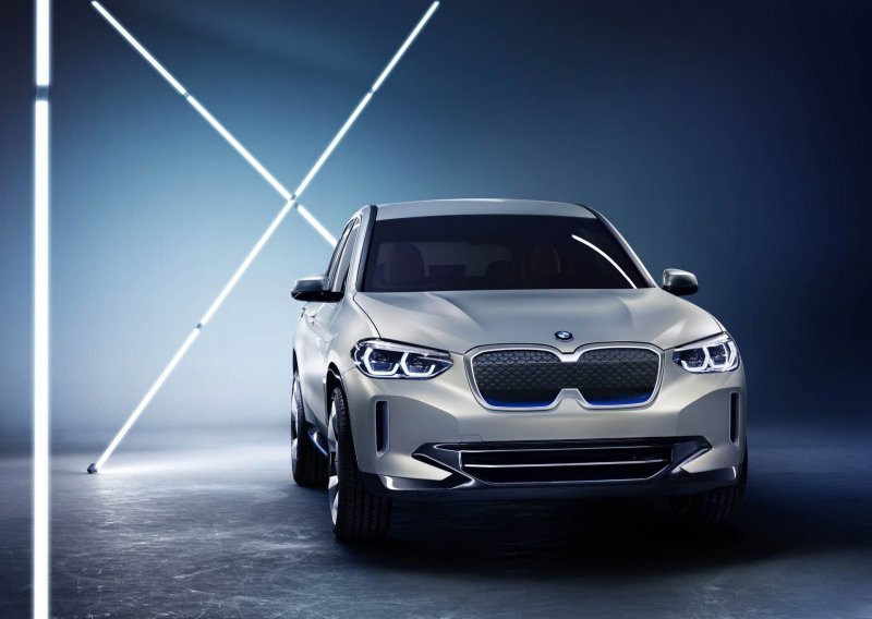 BMW pokazao električni SUV iX3 s novom prednjom maskom