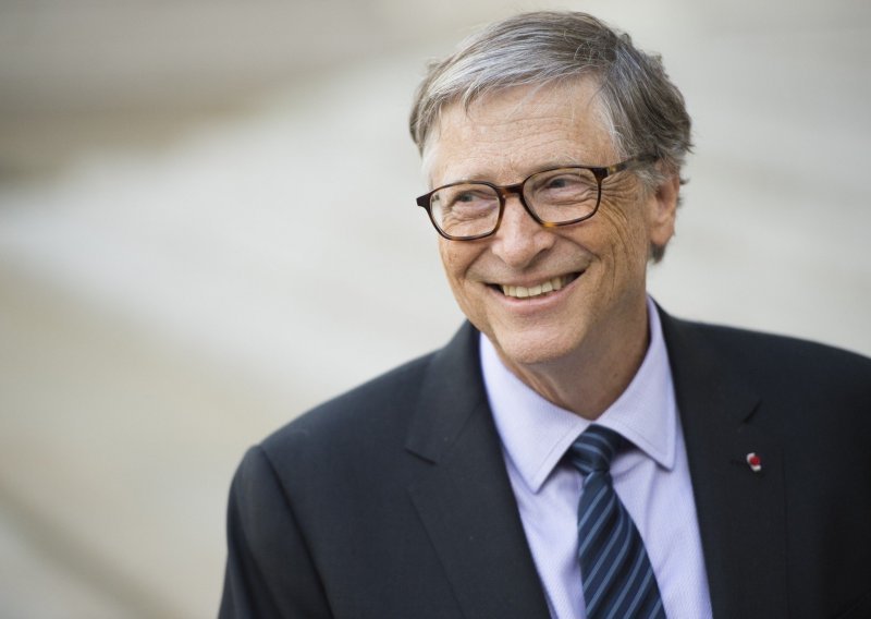 Billu Gatesu žao je što nije - više tulumario