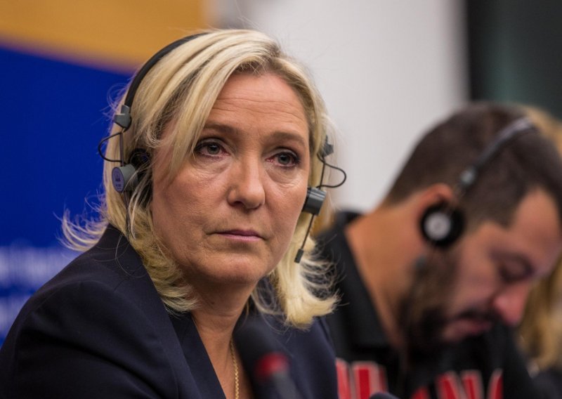 Marine Le Pen mora vratiti 300.000 eura