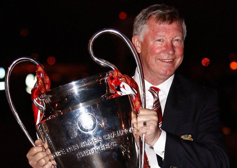 Sir Alex Ferguson ponovno će sjesti na klupu Manchester Uniteda; navijači 'crvenih vragova' u deliriju