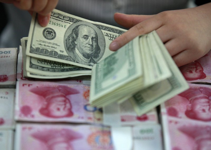 Kineske devizne rezerve u siječnju pale za 100 milijardi dolara