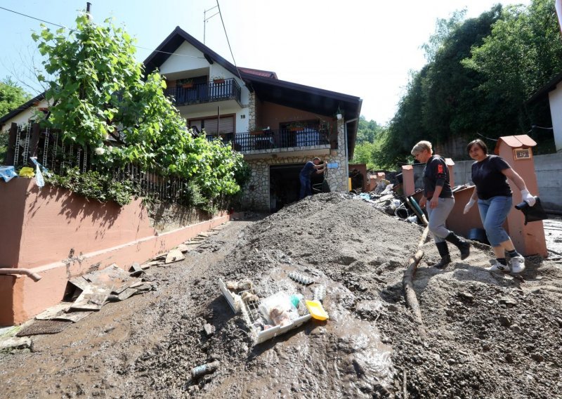 Teške posljedice oluje kod Zaprešića: Blatna bujica rušila sve pred sobom, zatrpala i jednu kuću