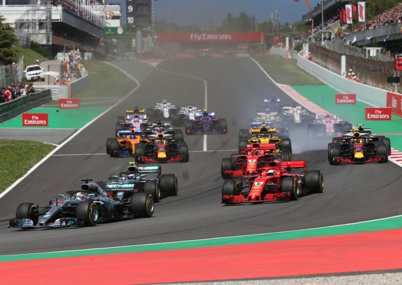 Nespretni Ferrarijevi mehaničari do pobjede su 'pogurali' Lewisa Hamiltona