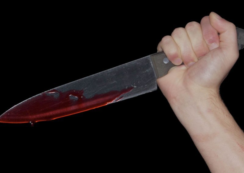 Transseksualac ubijen kuhinjskim nožem