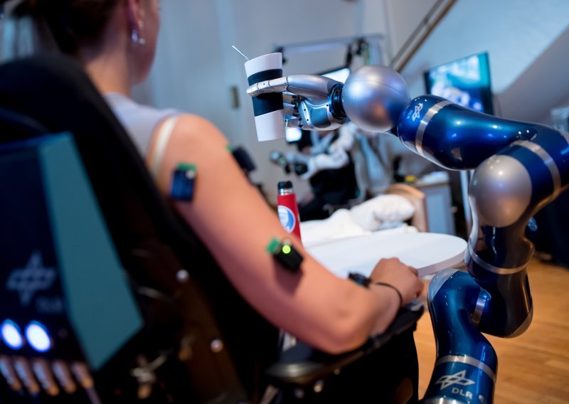 Caritas zaposlio dva robota koji pomažu osobama s invaliditetom