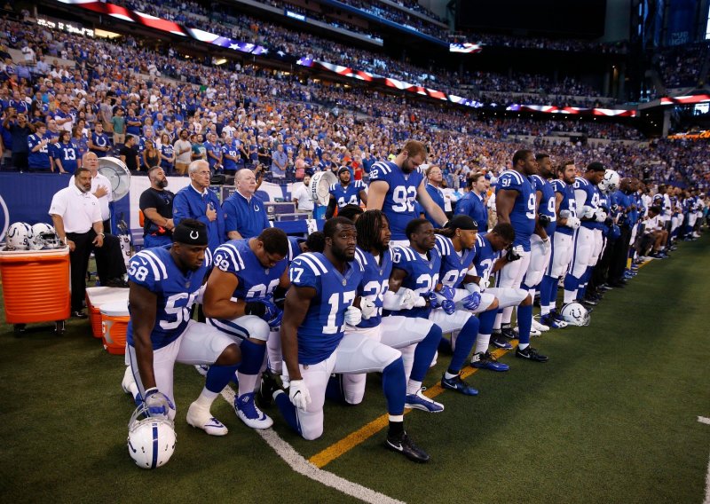 Uvedeno novo pravilo zbog protestnog slušanja američke himne; igrači NFL-a moraju izabrati...