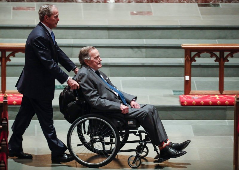 Bivši američki predsjednik George H.W. Bush prebačen u bolnicu