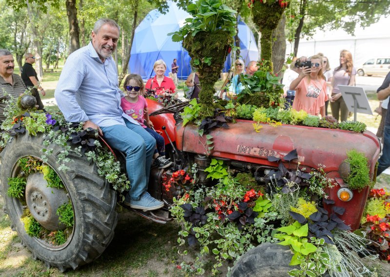 Milan Bandić na traktoru otvorio najveću vrtnu izložbu u Zagrebu