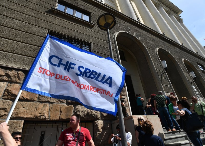 U Srbiji korisnici kredita u švicarskim francima najavili štrajk glađu