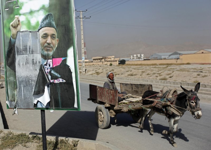 SAD očekuje od Karzaija zakonito rješenje izborne krize