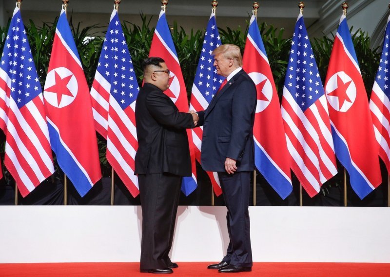 Trump udario Sjevernu Koreju novim sankcijama zbog 'izvanredne prijetnje'
