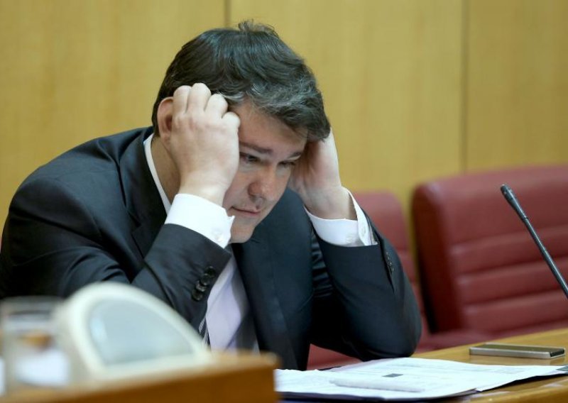 Ministar Lalovac želi srezati čak 367 dodataka na plaću