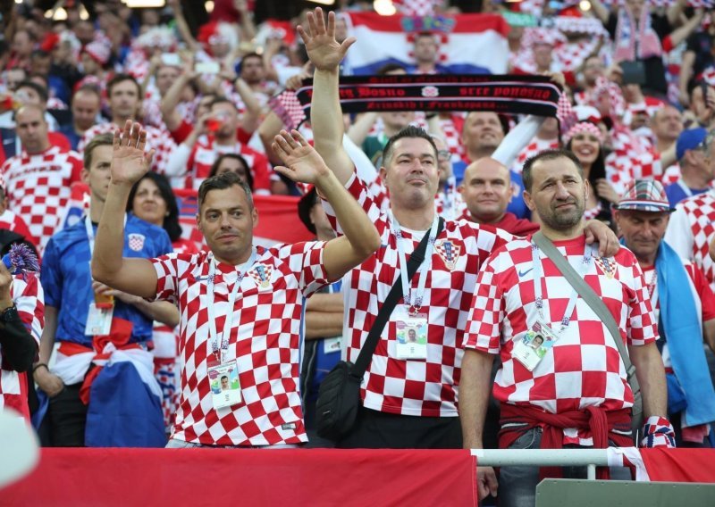 Hrvati zavladali na tribinama; stadionom u Kalinjingradu odjekuje poznati hrvatski poklič!