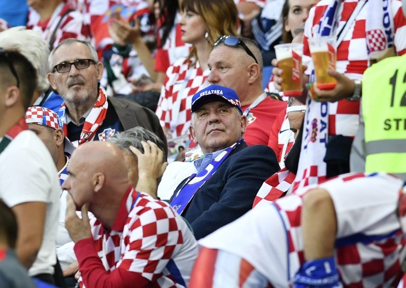 Fotka koja je 'zapalila' Hrvatsku; bivši premijer Ivo Sanader snimljen na utakmici