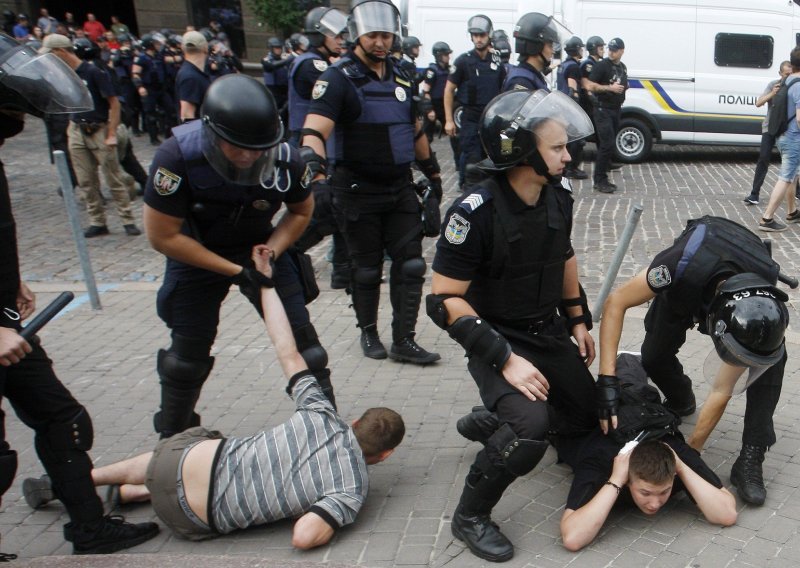 Policija u Kijevu privela ekstremne desničare zbog nereda uoči Parade ponosa