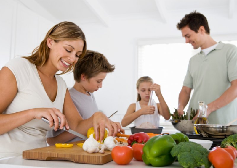 Zašto su važni zajednički obroci s djecom?