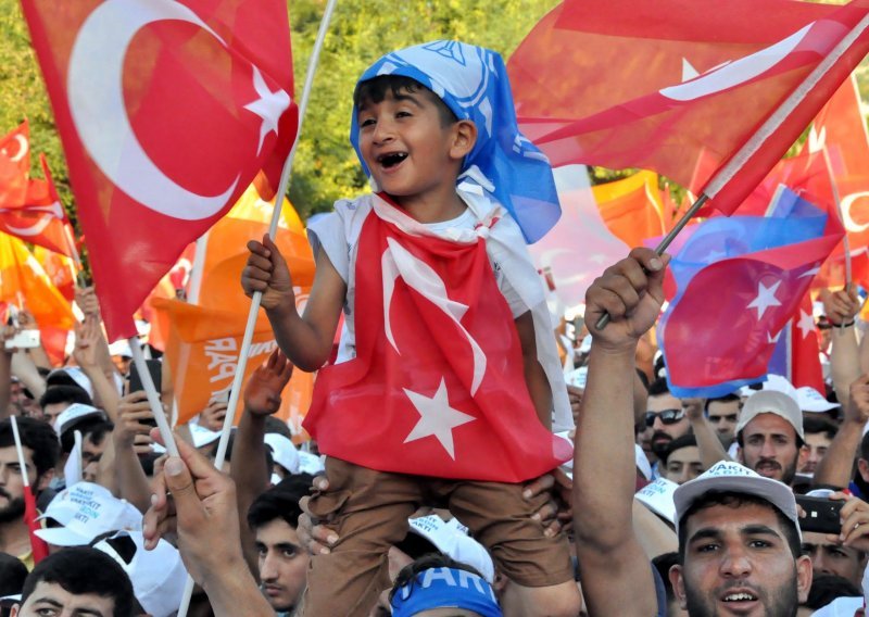 Turska nakon dvije godine čistki ukida izvanredno stanje