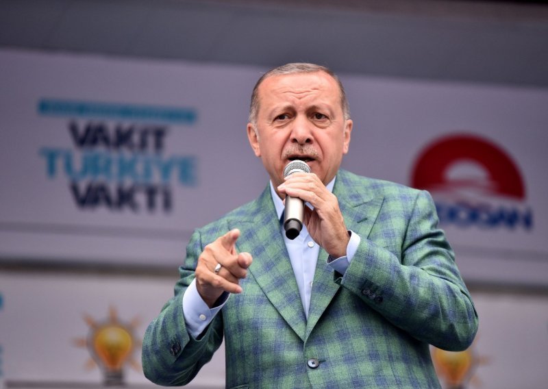 Erdogan prisegnuo kao predsjednik s proširenim ovlastima