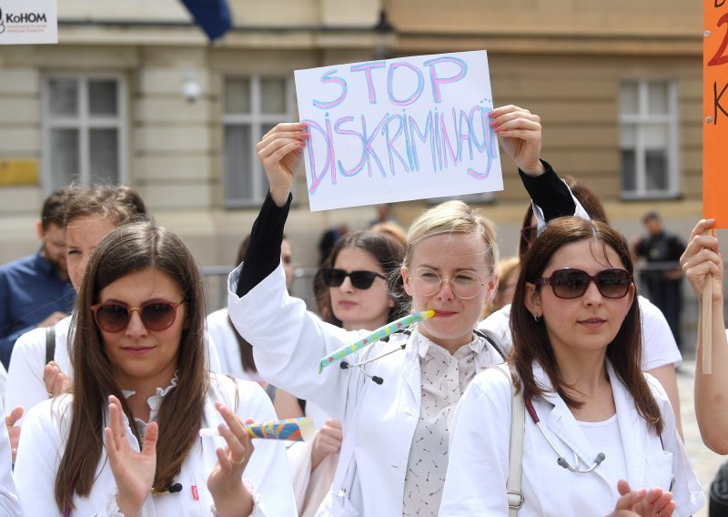 Liječnici prosvjedovali, ministar lopticu prebacio na saborske zastupnike, bijeli štrajk se nastavlja