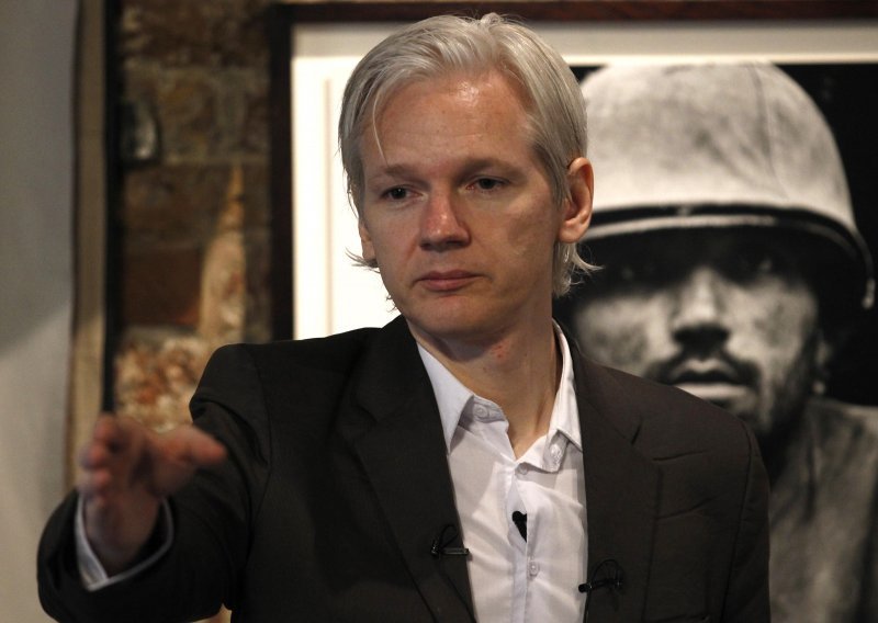 I Interpol u lovu na Juliana Assangea