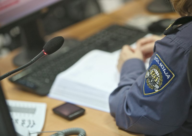 Kaznena prijava zagrebačkom policajacu, u kombiju vozio 18 migranata